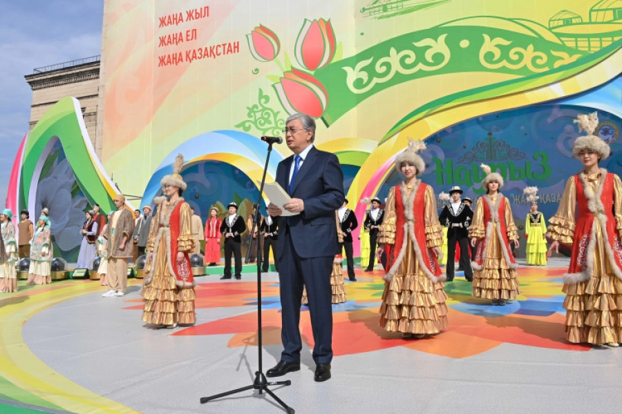 Глава государства поздравил казахстанцев с праздником Наурыз 
