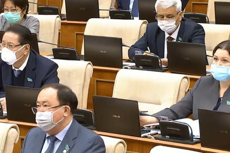 Нигматулин объяснил, почему некоторые мажилисмены остались дома 