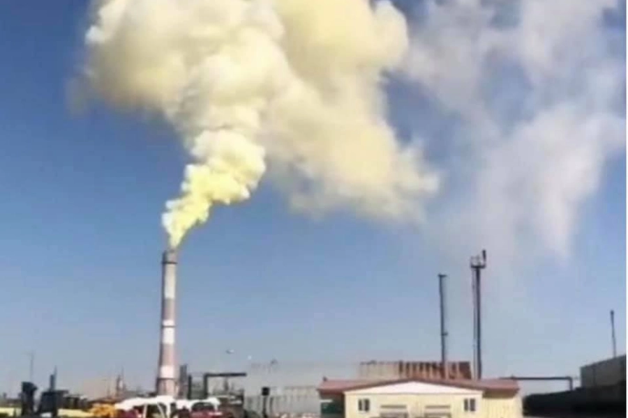 Жёлтый дым в Атырау: экологи начали проверку 
