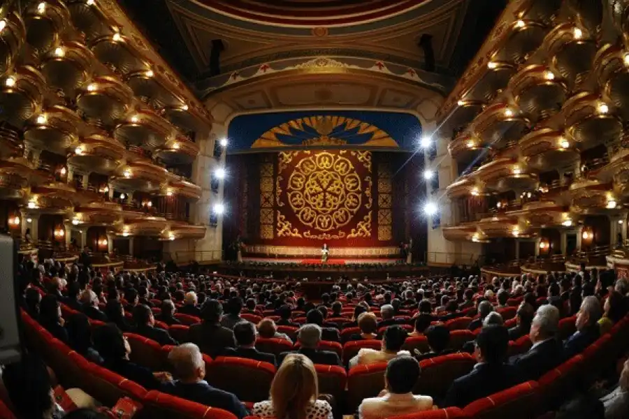 Аида Балаева поздравила артистов и работников театров Казахстана 