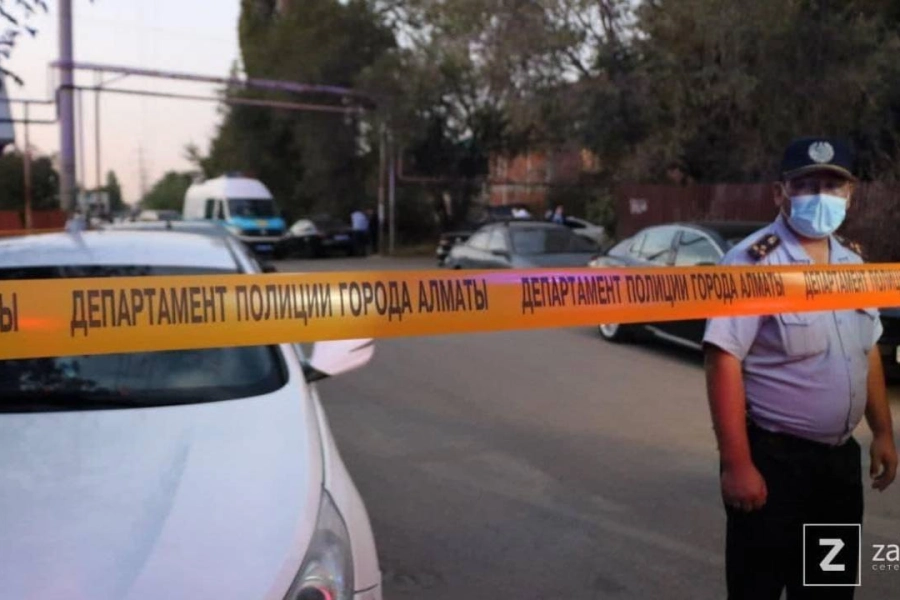 Стрельба в Алматы: оцепление полиции возле дома еще не снято 