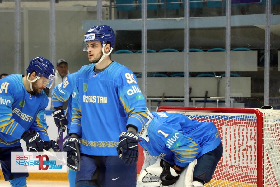 Сборная Казахстана по хоккею прибыла в Ригу  