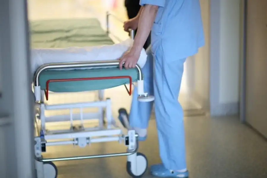 Не спасли: жительница Уральска умерла после рождения близнецов, без матери остались 5 детей 