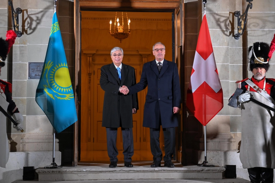 Глава государства провел переговоры с Президентом Швейцарии - фото 
