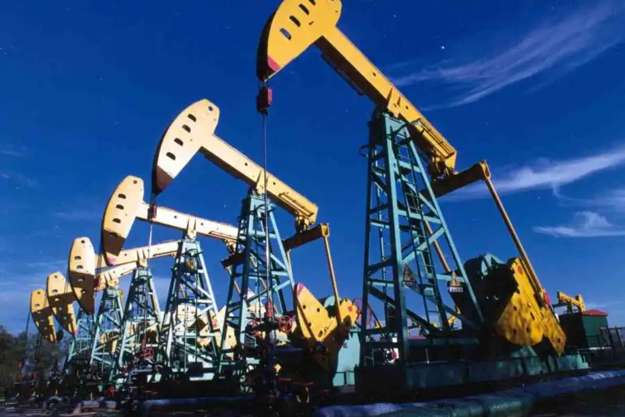 Казахстан на два месяца сократит добычу нефти 