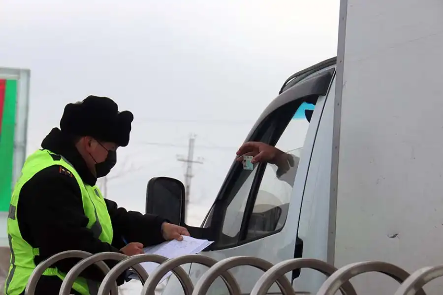 Полицейские будут спрашивать у прохожих в Нур-Султане и Алматы о цели выхода из дома 