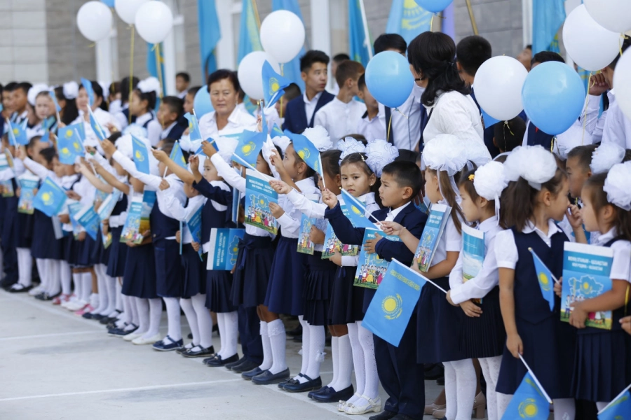 В Казахстане 394 тысячи детей пошли в первый в первый класс 