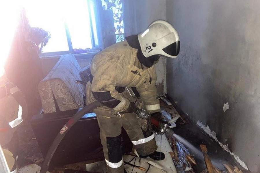 В Карагандинской области женщина выпрыгнула из окна на пожаре и травмировала позвоночник 