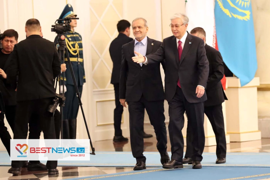 Президент Казахстана встретил Президента Ирана в Акорде 