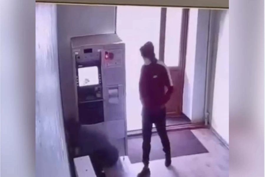  Двое жителей Каскелена украли из банкомата 13 млн тенге 
