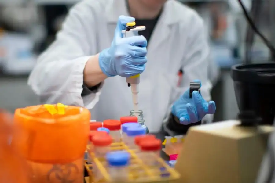 За сутки в Алматы, Нур-Султане и Атырауской области выявили 105 случаев коронавируса 