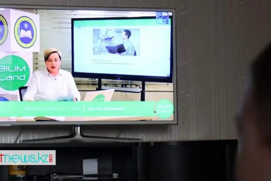 МОН: Родители просят продолжить трансляцию телеуроков в Казахстане 