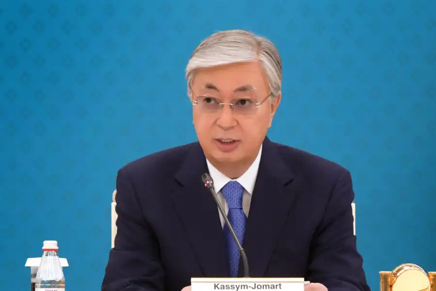 Токаев поблагодарил горожан и сельчан за помощь после крушения самолета под Алматы 