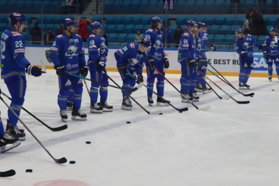 Звенья "Барыса" перетасовали перед матчем с "СЮ" 