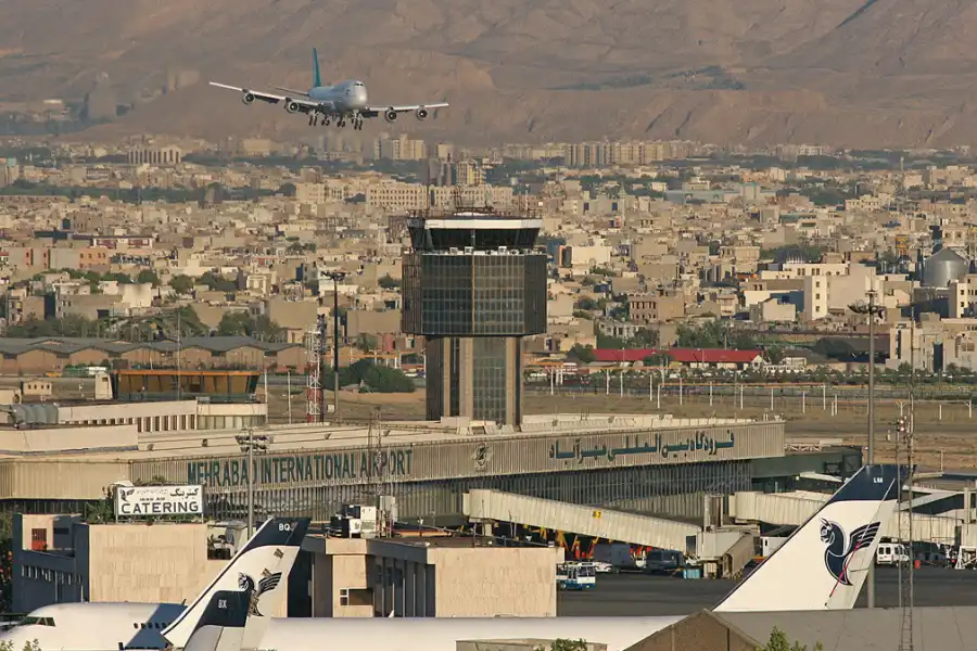 В Тегеране упал пассажирский самолет со 167 пассажирами на борту 