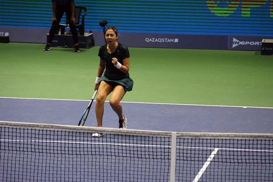 Зарина Дияс выиграла в драматичном старте на WTA250 