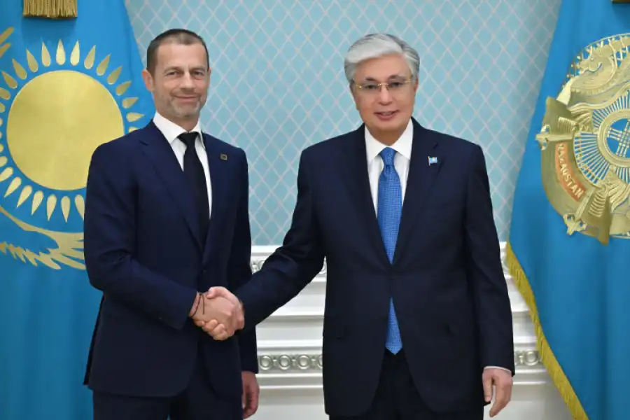Токаев наградил президента UEFA Александера Чеферина 