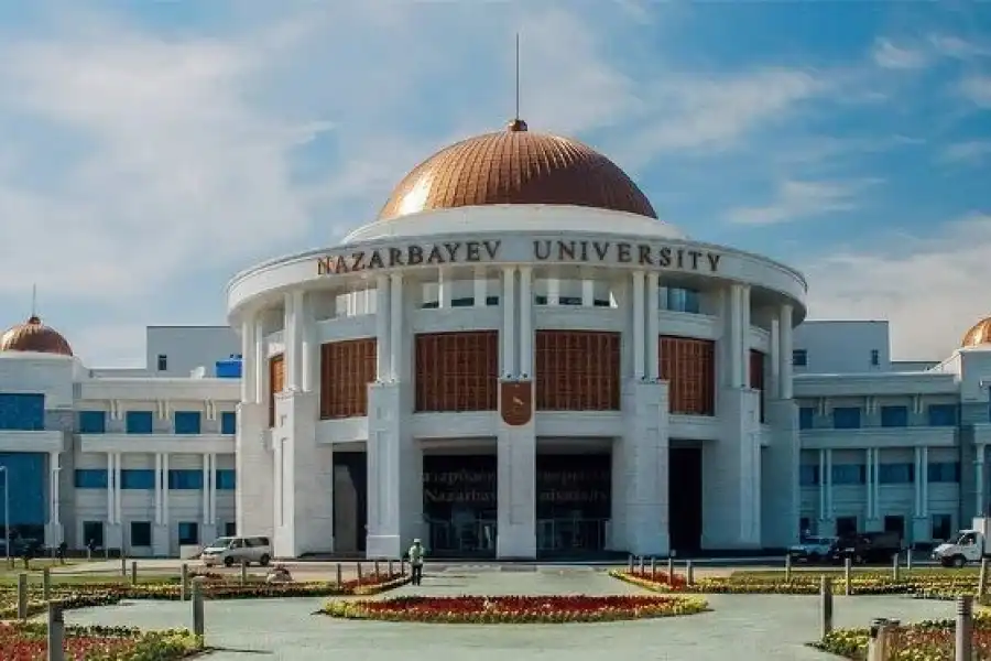 Выбросилась или выбросили? Под окнами кампуса Назарбаев Университет нашли тело студентки 