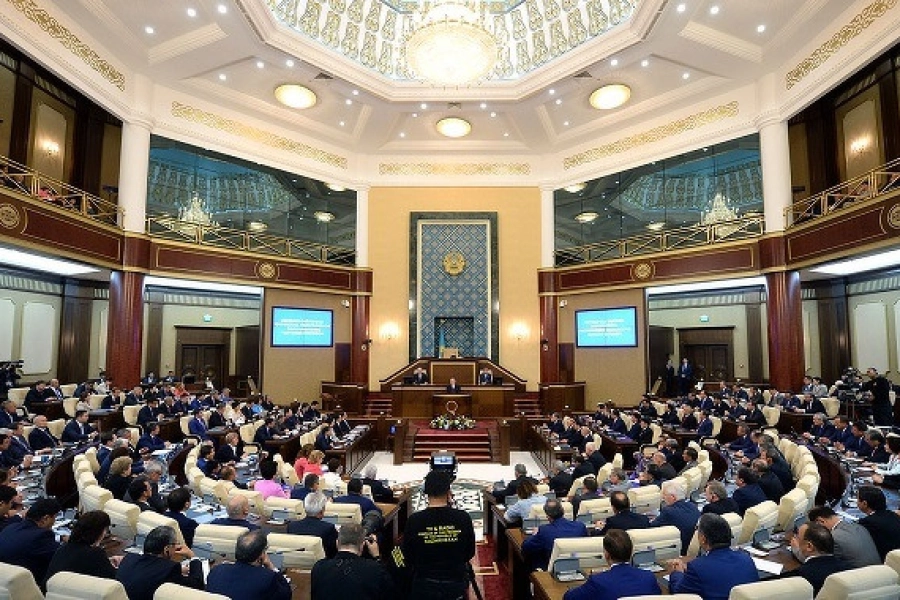 Совместное заседание палат Парламента РК проходит без видеотрансляции для СМИ 