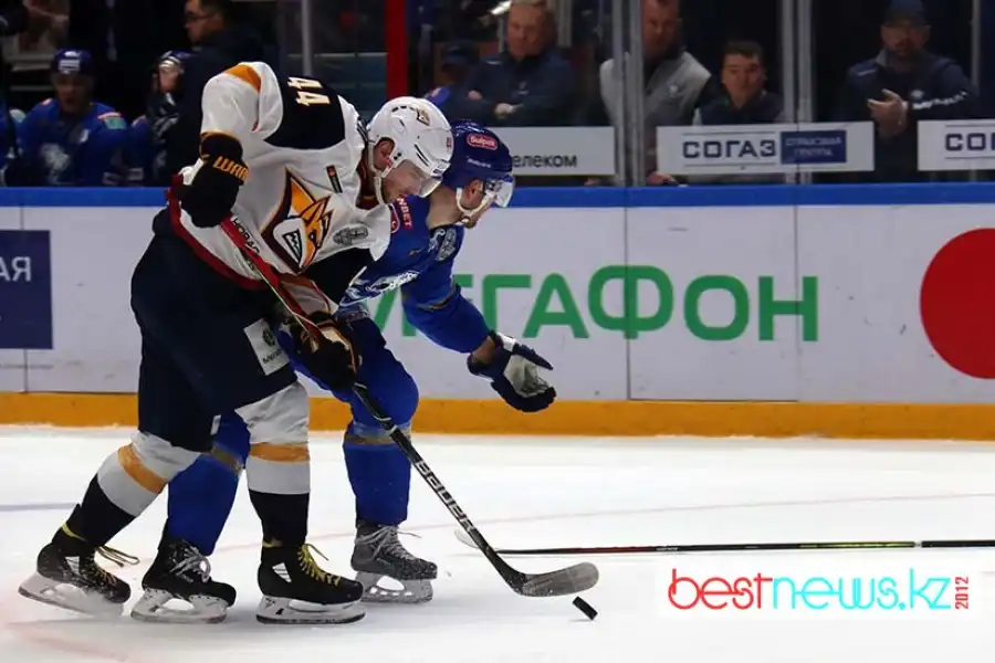 Барыс пропустил три шайбы от Металлурга во втором периоде 