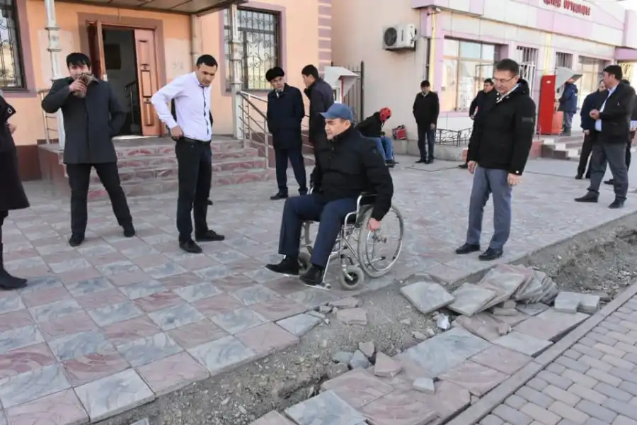 "Тысячи мест, куда не попасть": замакима сел в инвалидную коляску и поразился впечатлениям 