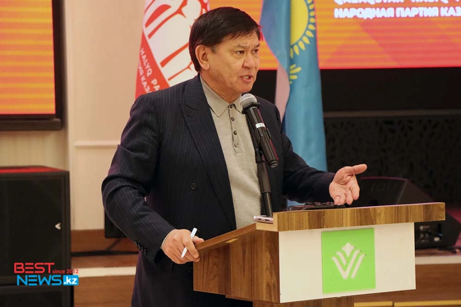 Ертысбаев представил поправки «Народной партии Казахстана» в Конституцию 