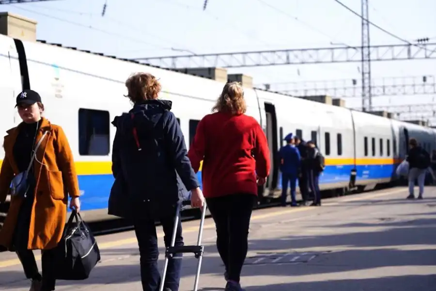 На семь популярных поездов продлеваются скидки на билеты 