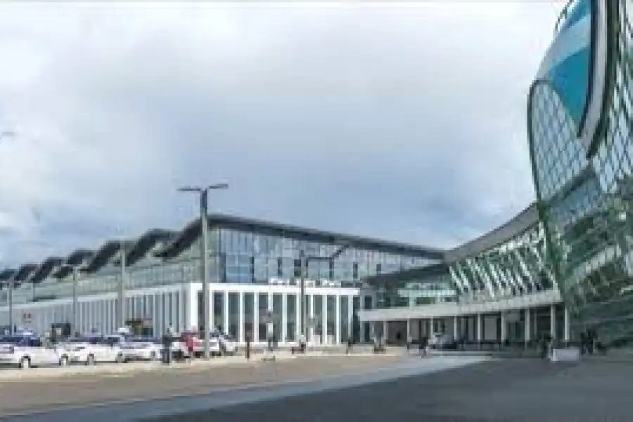 Сомалиец пытался улететь из Нур-Султана по чужому паспорту 