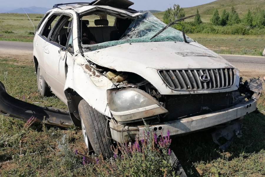 Две женщины выжили после опрокидывания «Lexus» на выезде из Усть-Каменогорска, но водитель попала под следствие  