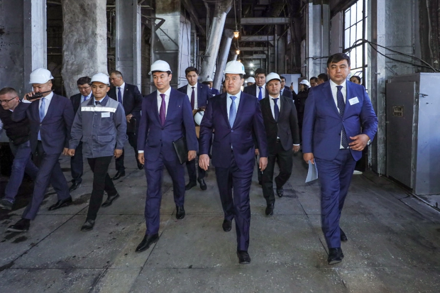 Смаилову показали промышленные объекты в Туркестане и ТЭЦ в Кентау 