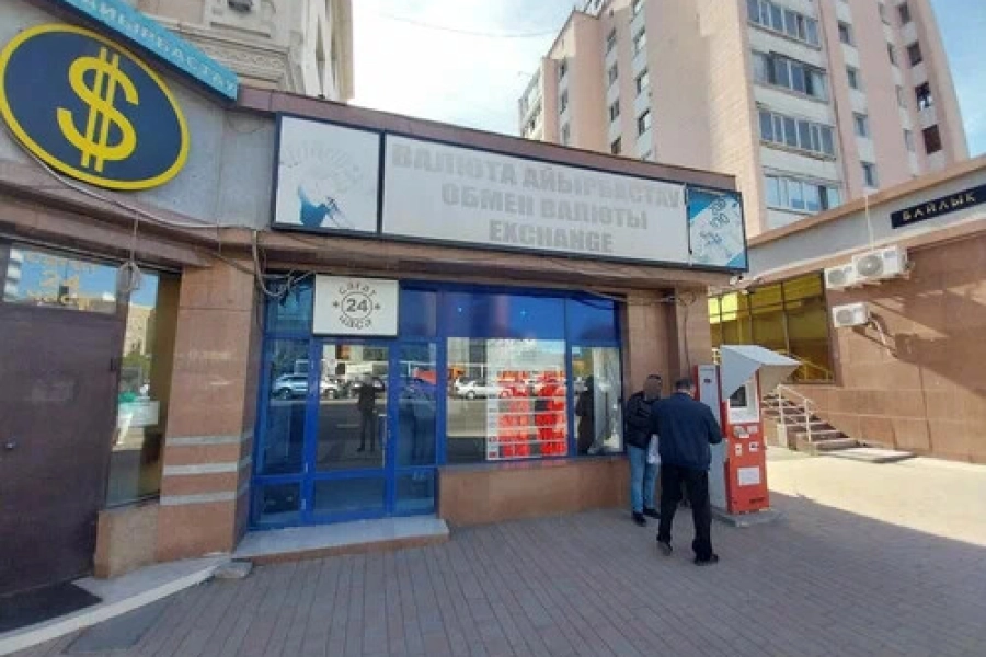 «Давно уже окупили»: Нацбанк о расходах «обменников» на табло с курсами 
