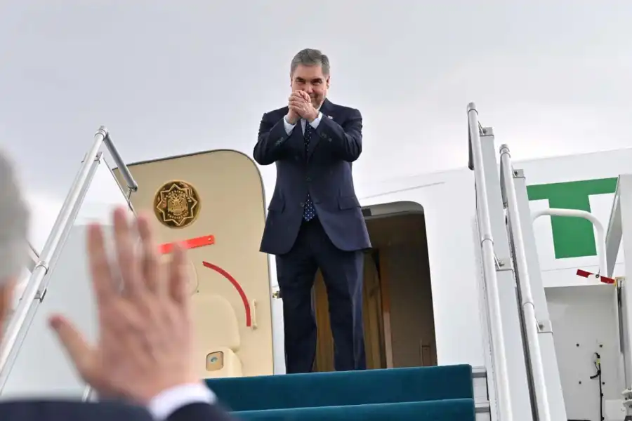 Президент Казахстана проводил Гурбангулы Бердымухамедова  