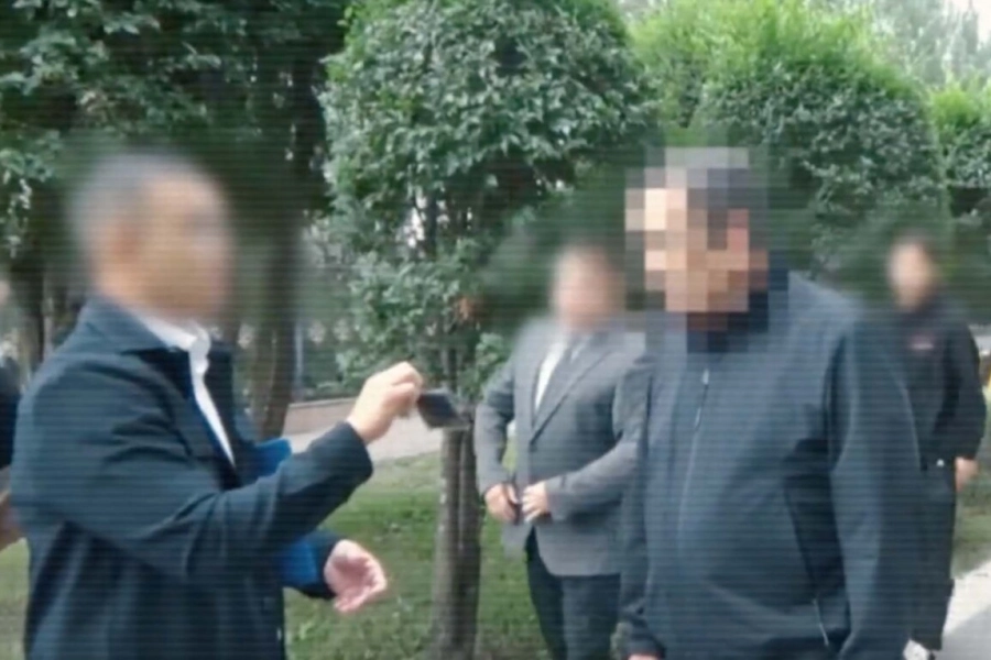 Вице-министра транспорта задержали на улице - видео КНБ 