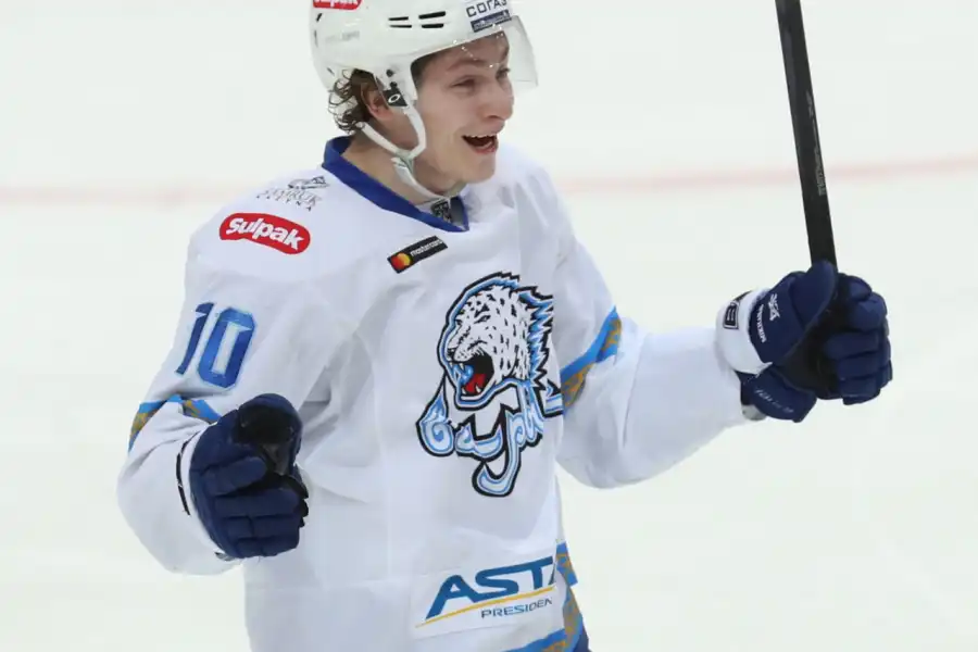 Шикарный "дубль" Михайлиса обеспечил победу "Барыса" над "Авангардом" 