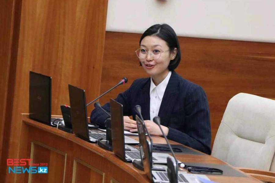 Зульфия Сулейменова стала дипломатом 