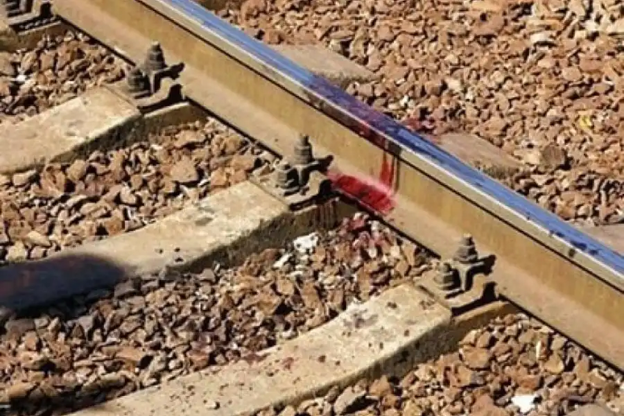 Две казахстанки попали под поезд  