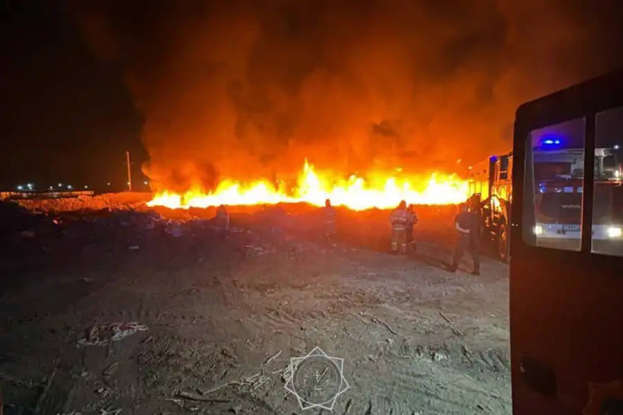 В Астане горит полигон для отходов 