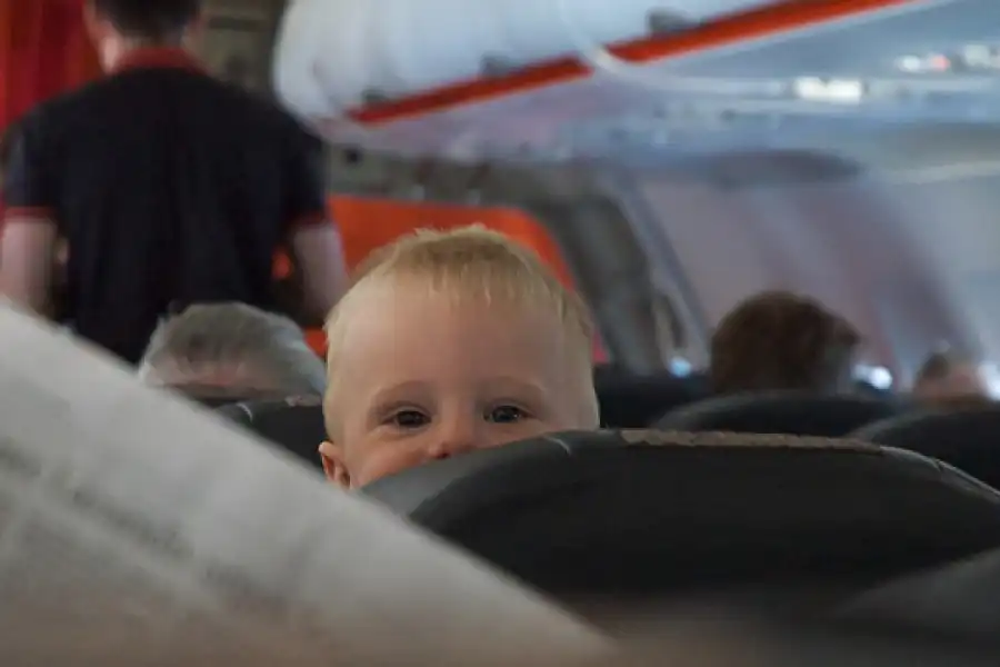 Как будут перевозить детей в самолетах с 1 мая в Казахстане 