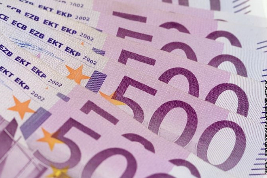 Двоих жителей Шымкенте осудили за сбыт фальшивых евро 