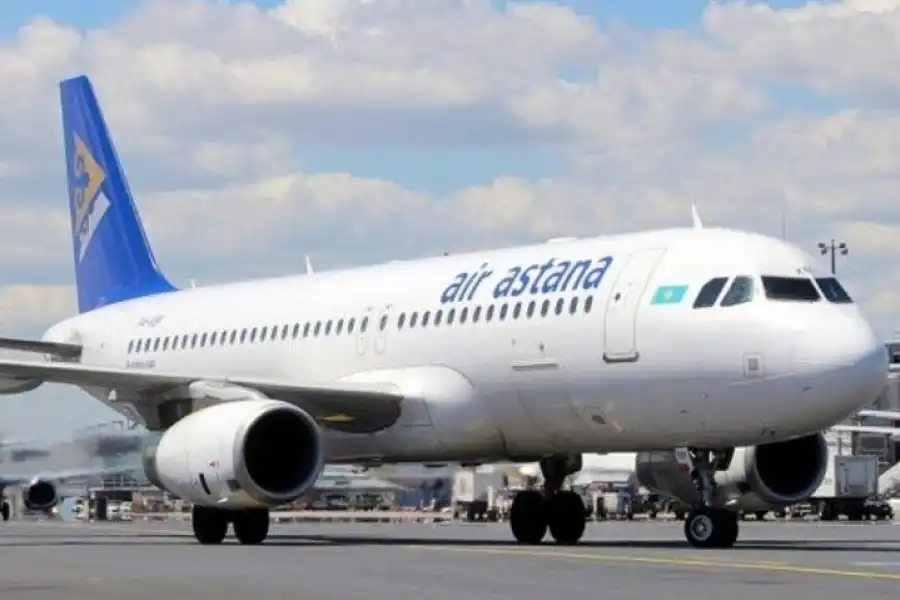 Самолет Air Astana совершил вынужденную посадку в аэропорту Баку 