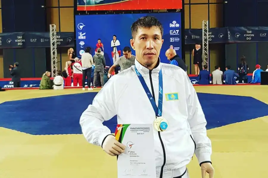 Пара-таэквондист Нурлан Домбаев первым получил лицензию на Паралимпиаду в Токио 