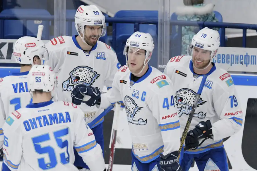 Шевченко разыгрался и помог "Барысу" обыграть "Витязь" 