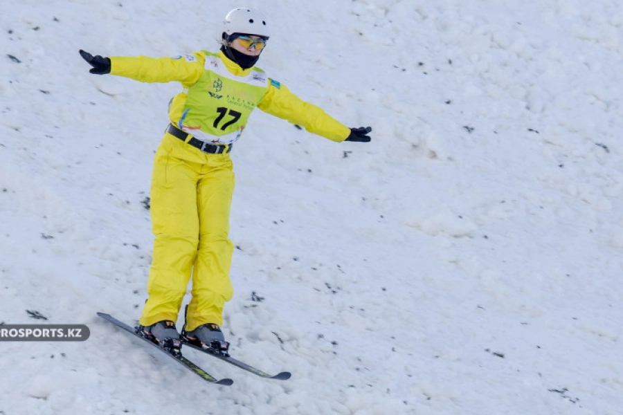 Фристайлистка Калмурзаева упала во время прыжка на Олимпиаде-2022 