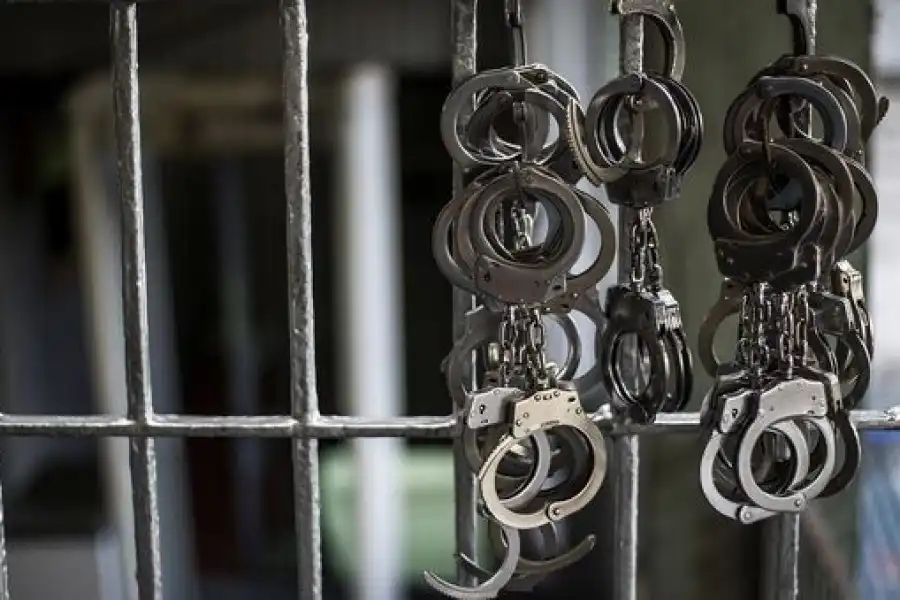 Подростков отправили в камеры за избиение пенсионера в Темиртау 