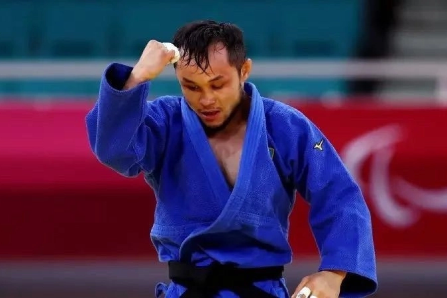 Ануар Сариев завоевал "серебро" на Паралимпийских игр в Токио 
