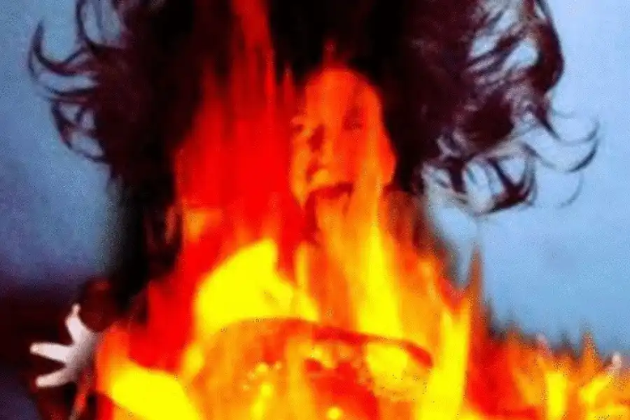 Самоподжог женщины в Шымкенте: полиция не исключает доведение до самоубийства 