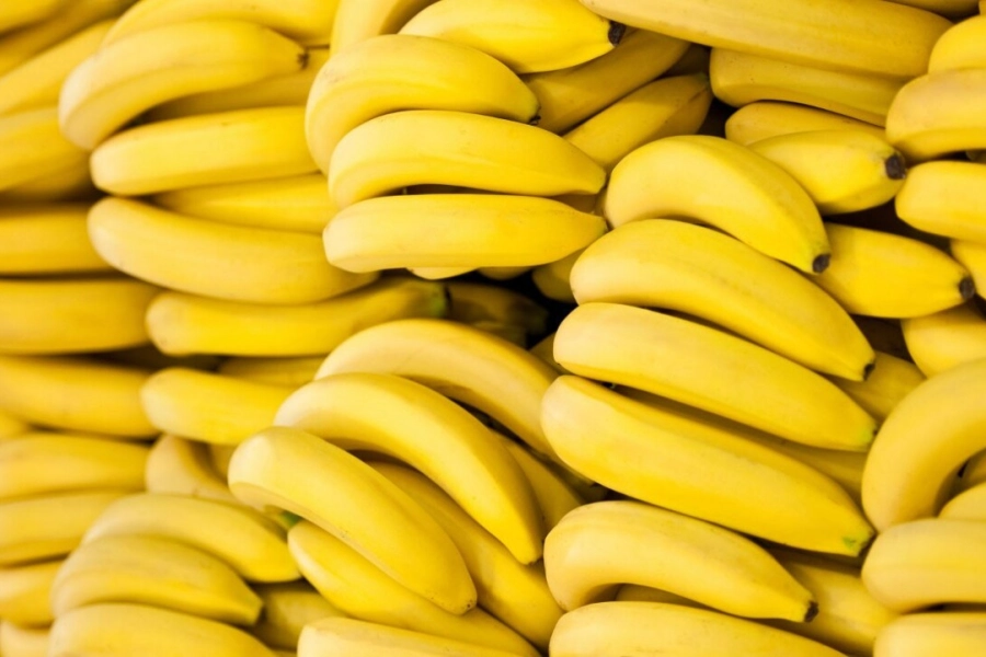 Бананы станут социально значимыми? В РК хотят регулировать цены на новые 23 продукта 