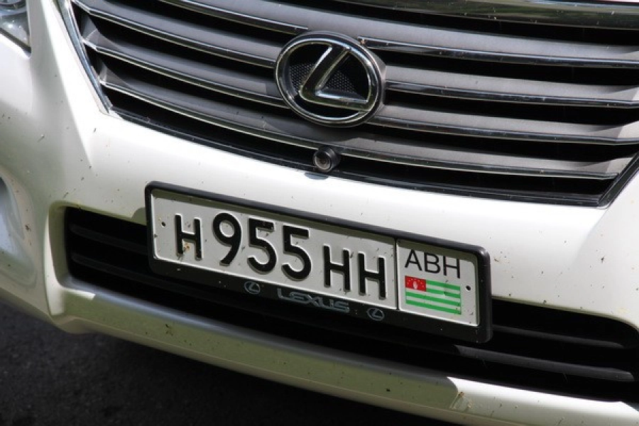 Какие наказания ждут казахстанцев за куплю-продажу авто из Абхазии 