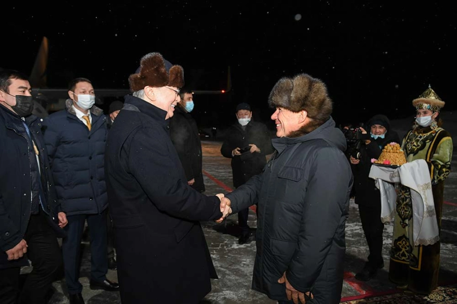 Президент Казахстана прибыл в Казань - фото 