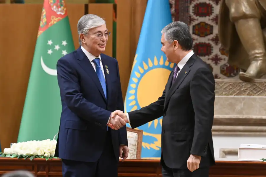 Президент Казахстана назвал документы, подписанные в ходе госвизита в Туркменистан 